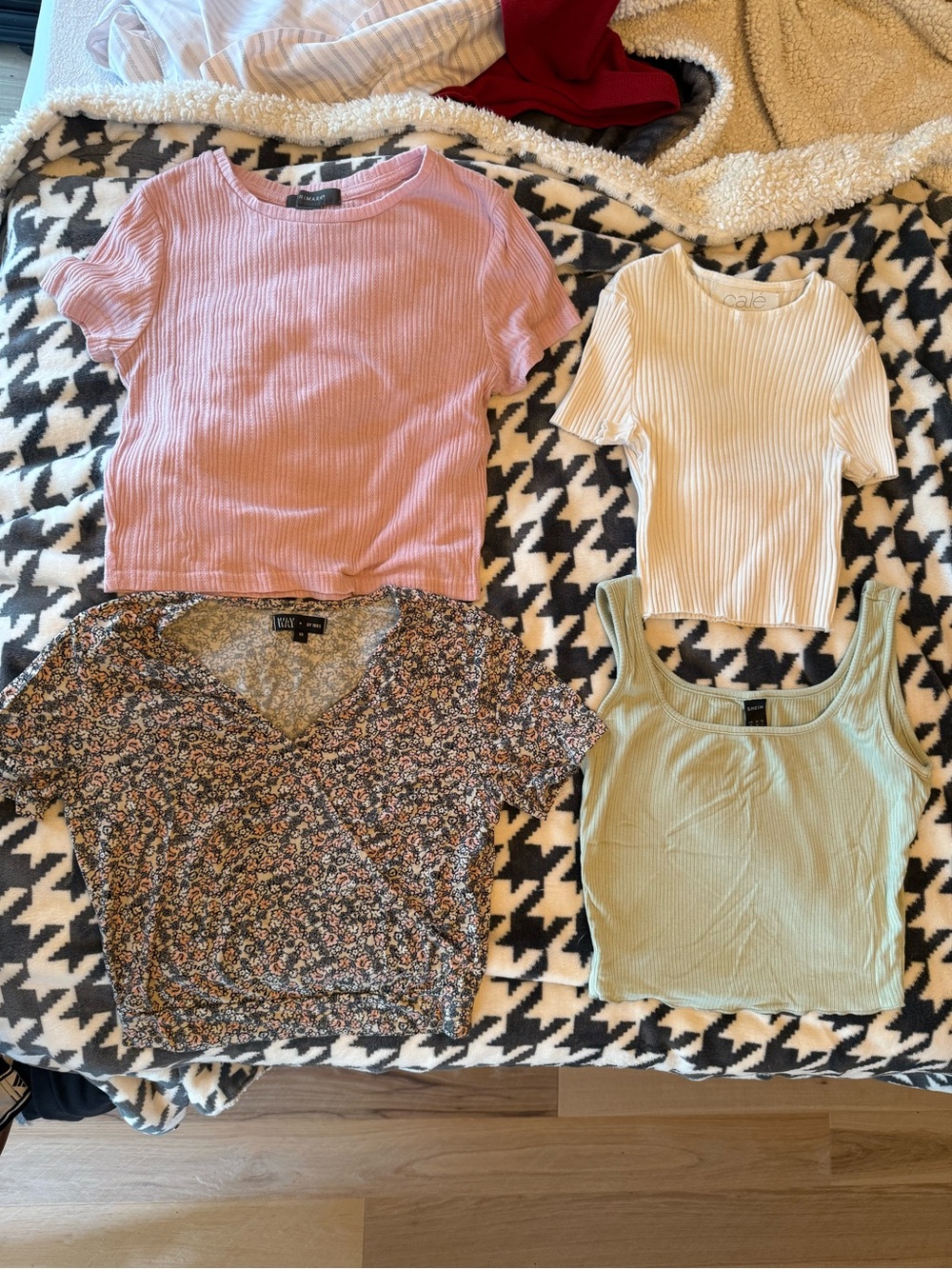 Bundle of 4 crop tops- XS